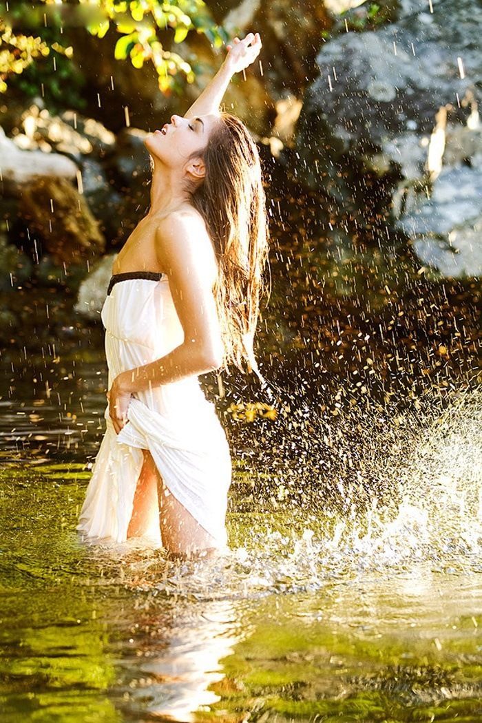 Marie Avgeropoulos in Baotou