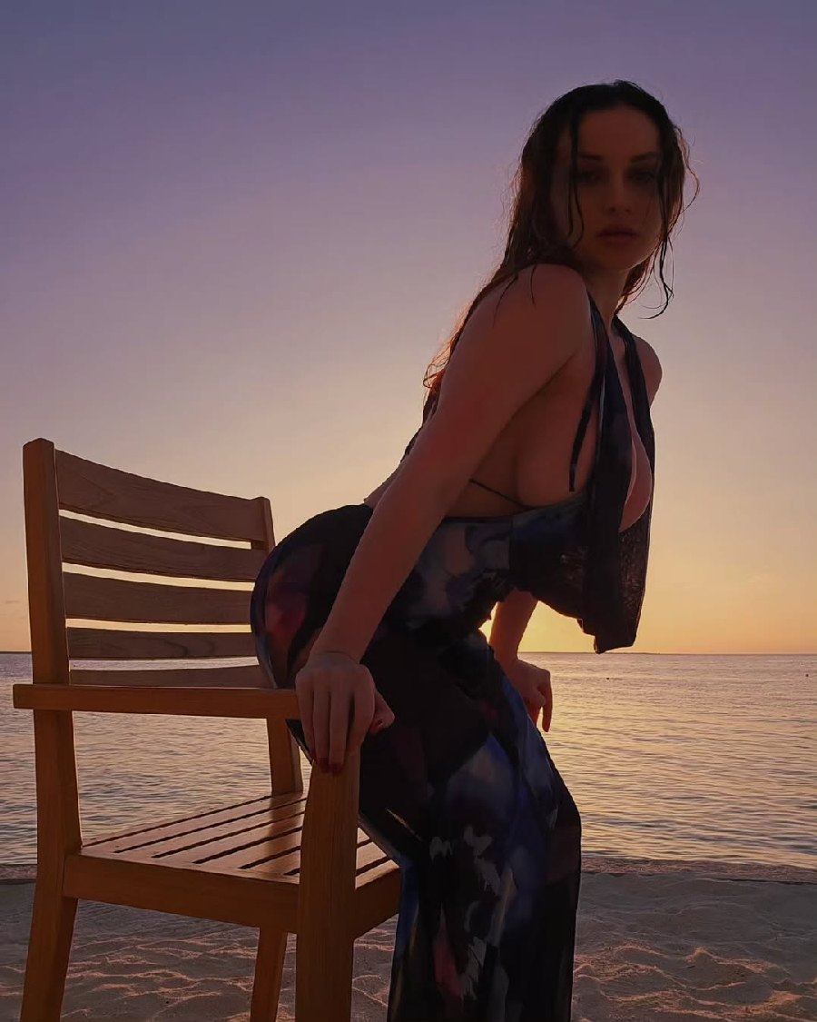 Sexy girl Miranda Faith nude in Baotou