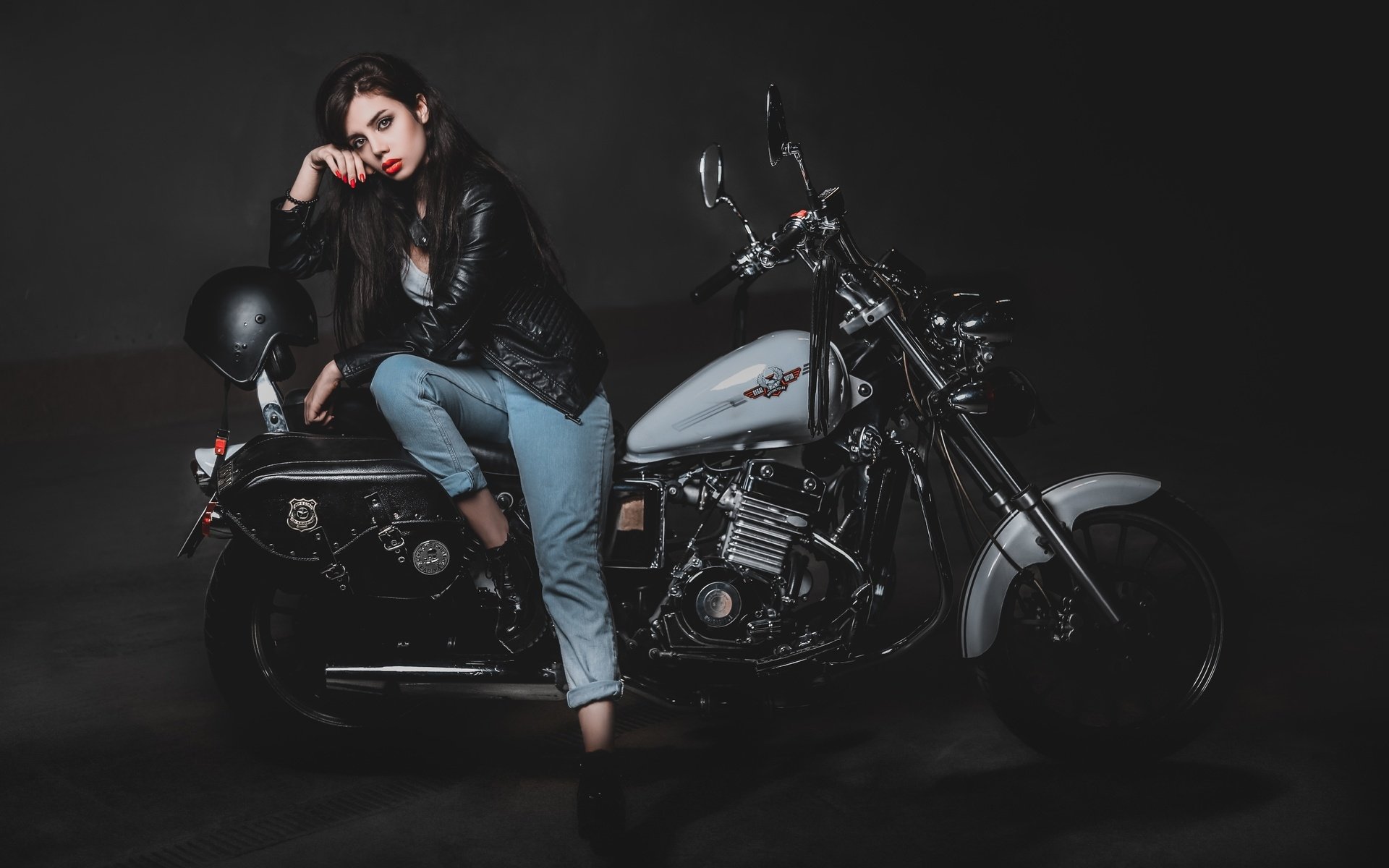 Biker girls: style and drive in Baotou