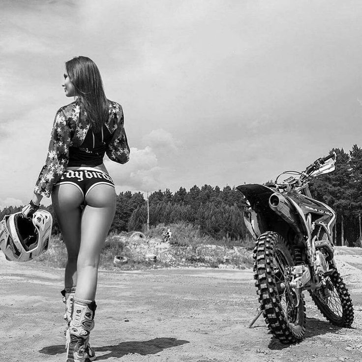 Beautiful girls and motorcycles in Baotou