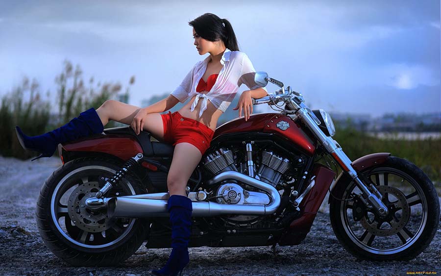 Beautiful girls and motorcycles in Baotou