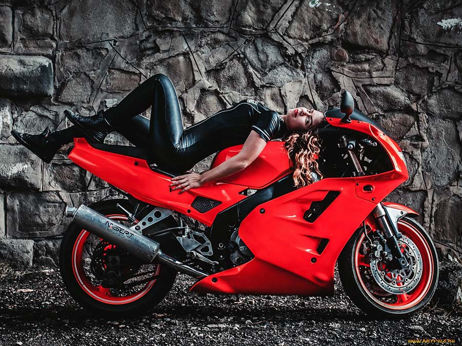 Beautiful girl Beautiful girls and motorcycles in Baotou