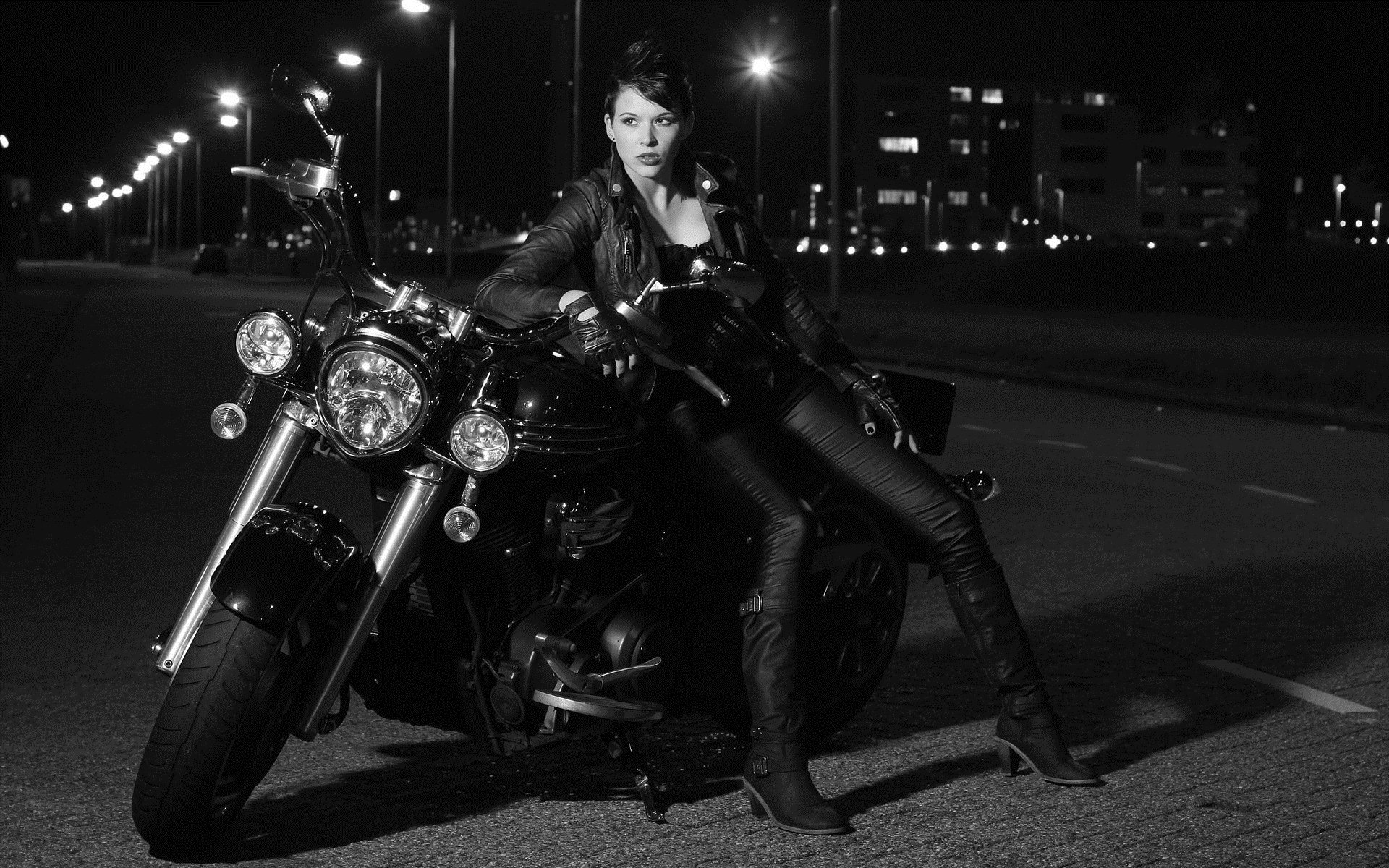 Photo Beautiful girls and motorcycles in Baotou